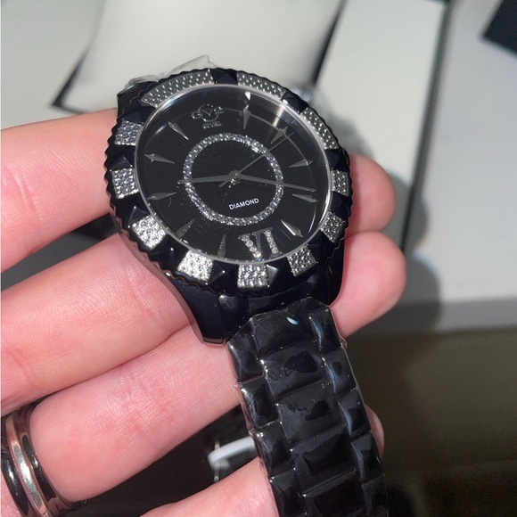 NEW $3,000 retail NIB Black Diamond Watch LOOK
Women’s GV2 Venice - Picture 2 of 11